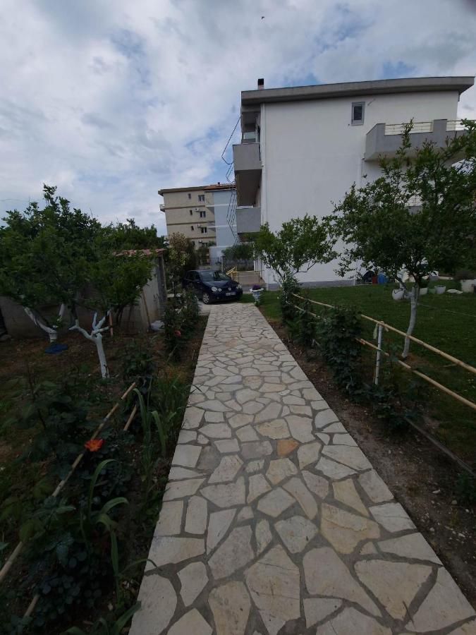شقة أوريكوم  في Apartmet Dritan Belulaj المظهر الخارجي الصورة
